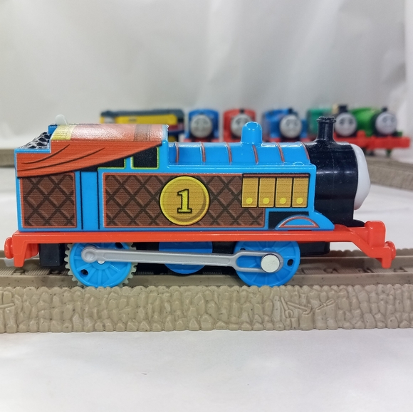 Thomas & Friends Trackmaster Armored No Helmet Motorized Train 2013 Gullane - Picture 5 of 8